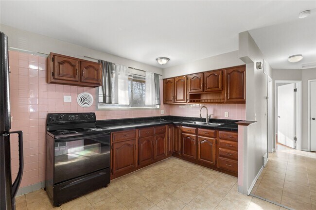 Building Photo - 1158 Reale Ave