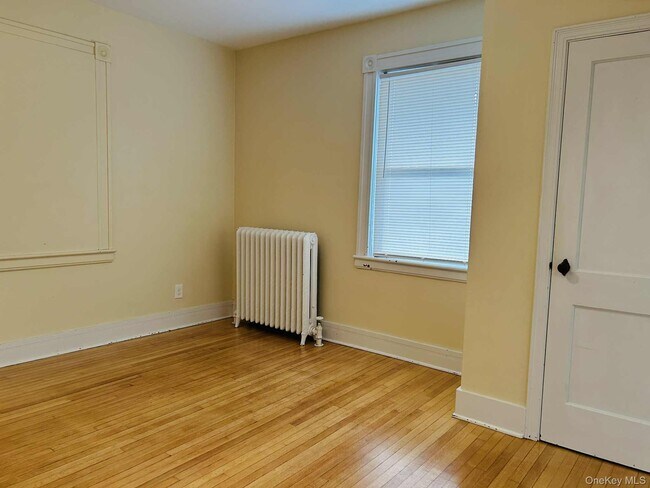 Building Photo - 22 Cozzens Ave