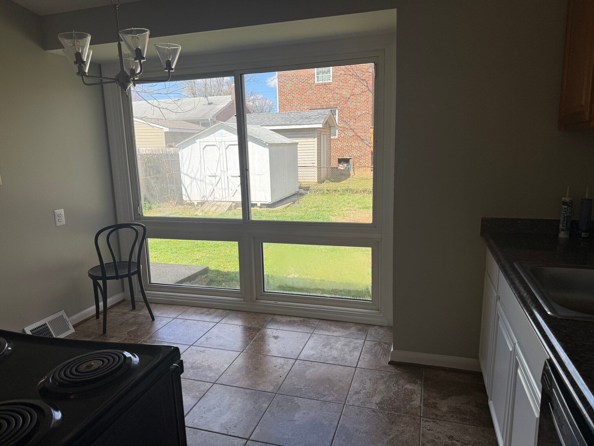 Building Photo - 417 Eisner St