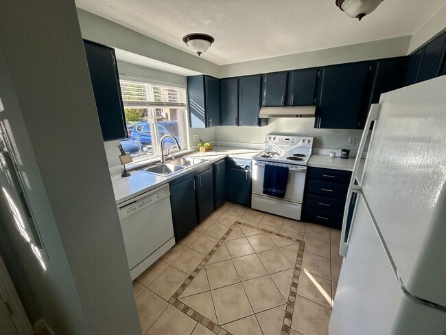 Primary Photo - Fantastic 2 bed 1.5 bath townhome in Lynnw...