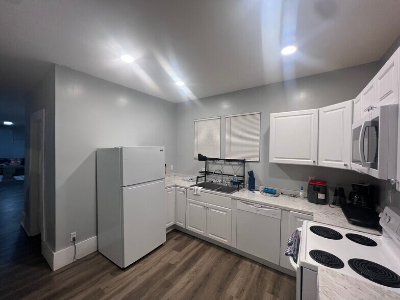 Kitchen - 16 18th St