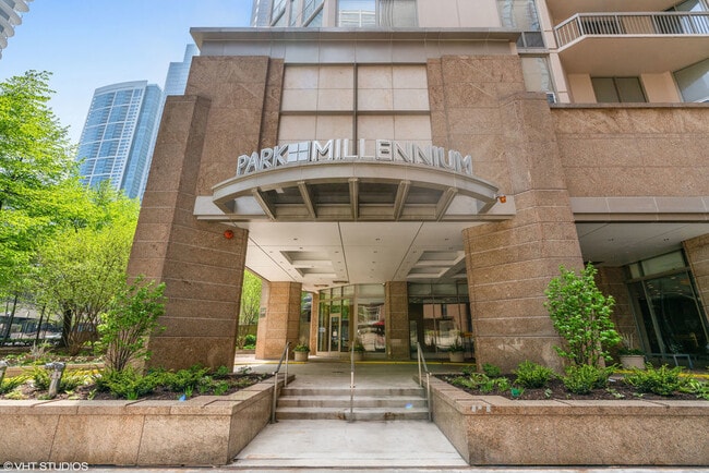 Building Photo - 222 N Columbus Dr
