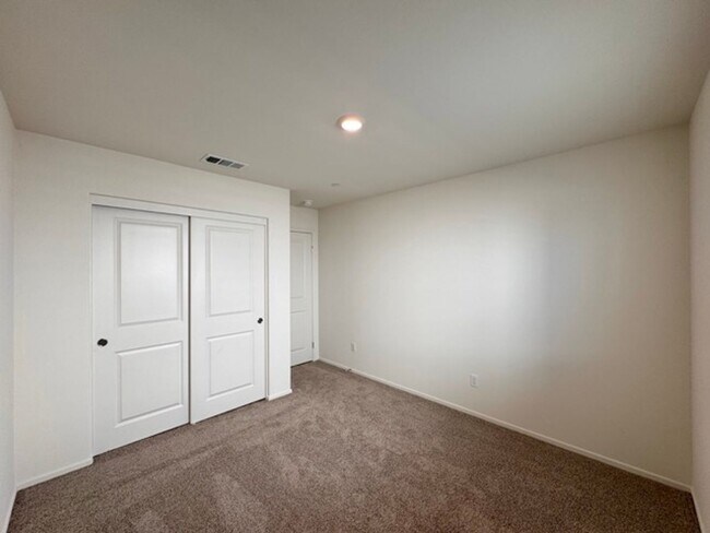 Building Photo - Brand New 3 Bedroom Single Story Home For ...