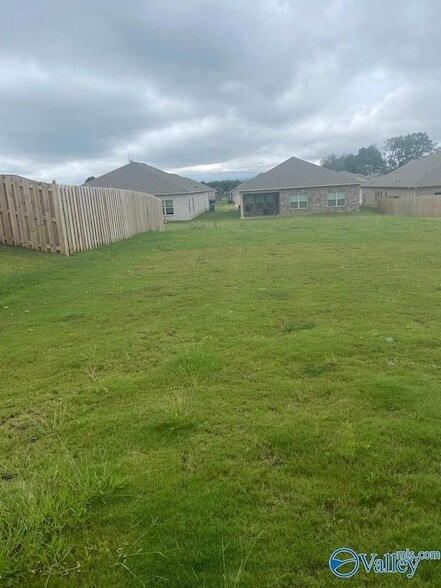 Building Photo - 121 Rolling Grn Dr