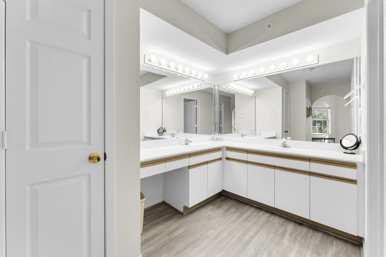 Building Photo - 155 W Rockford Dr