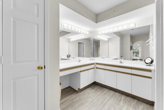 Building Photo - 155 W Rockford Dr