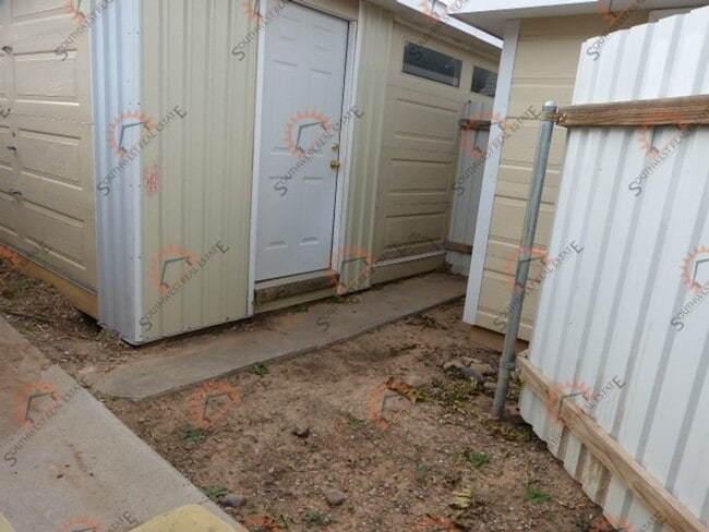 Building Photo - Super cute 2 bedroom 1 bath home