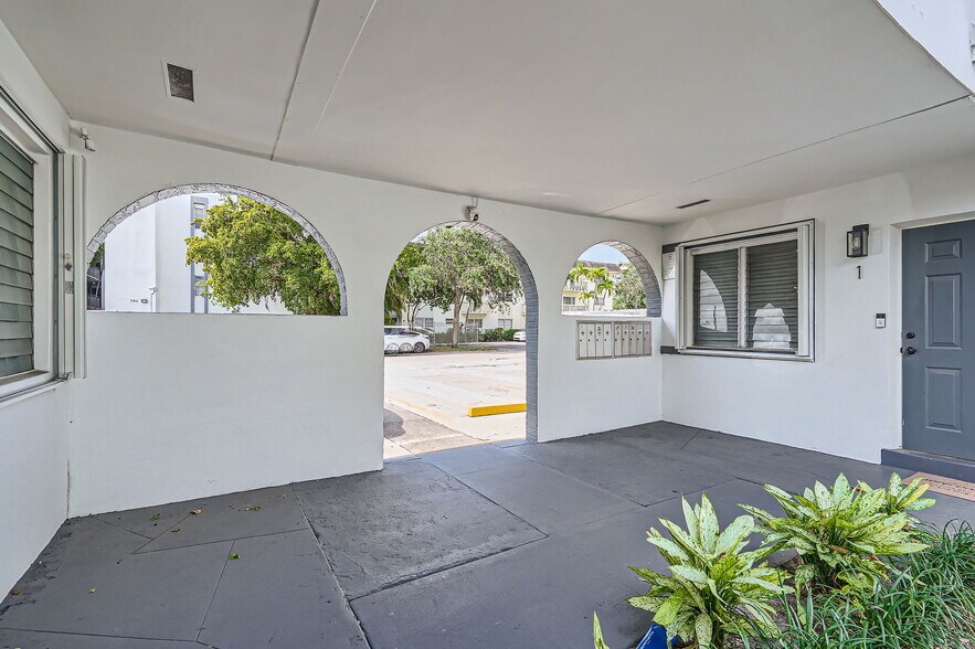 Building Photo - z-042026-Parkview I & II