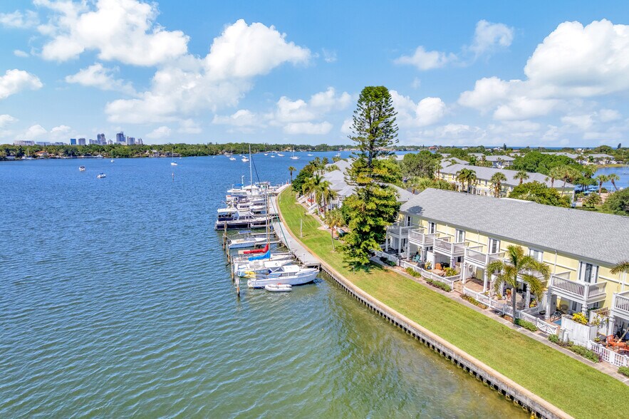 Building Photo - 3743 Pompano Dr SE