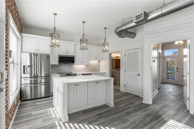 Building Photo - 791 Wylie St SE