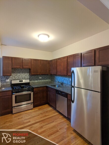 Building Photo - 630 W Cornelia Ave