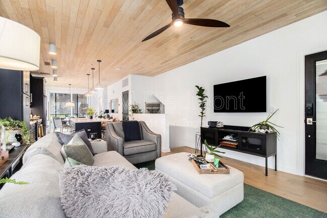 Building Photo - 395 Pratt Dr SE