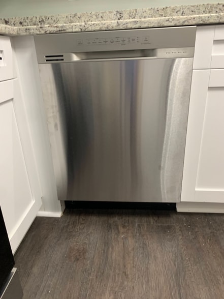 Building Photo - 556 Wedgewood Dr