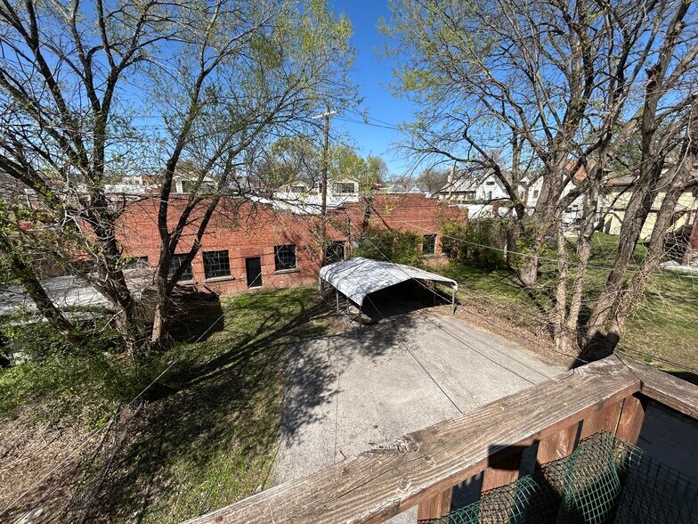 Building Photo - 3330 Gillham Rd