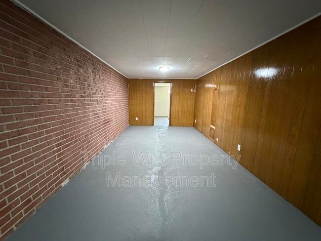 Building Photo - 185 St Eugene Ln