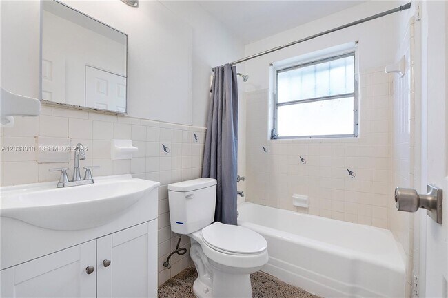Building Photo - 1821 SW 11th Ct