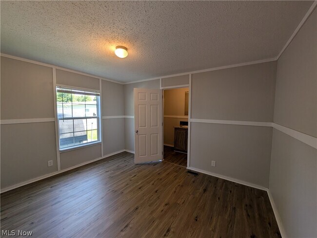 Building Photo - 215 Cedar Brook Dr