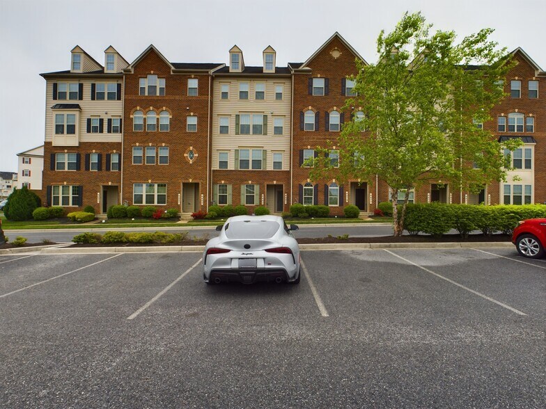 Building Photo - 6479 Jack Linton Dr S