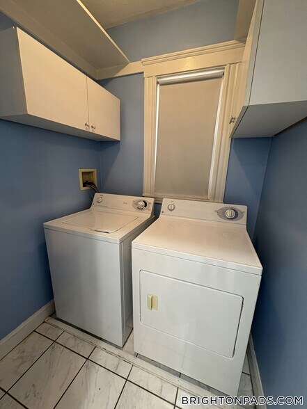 Building Photo - 18 Bigelow St