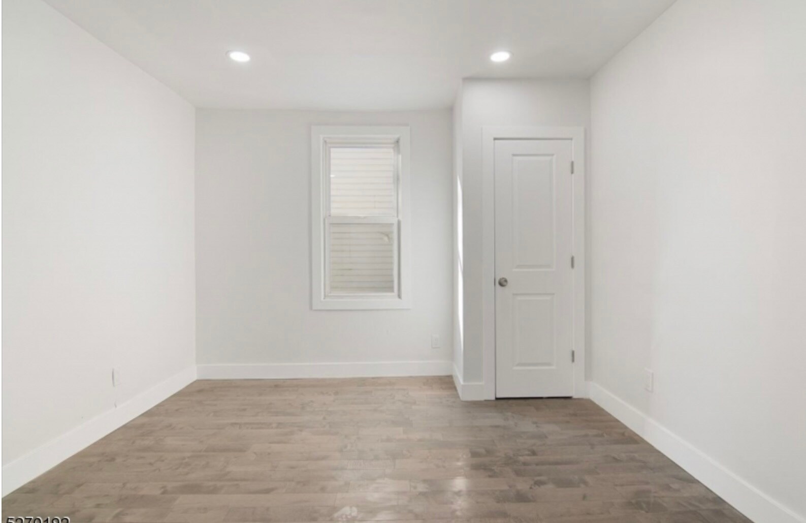 Building Photo - 21 Oak St