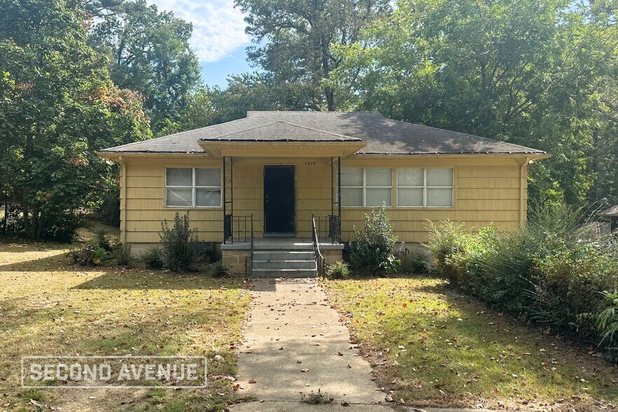 Primary Photo - 1613 Mann Dr