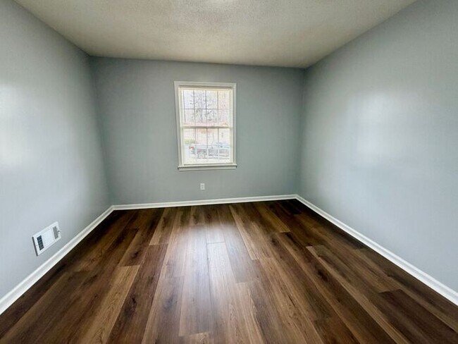 Building Photo - Irmo-Offering Self Guided Tour with RENTLY!