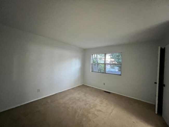 Building Photo - Three-bedroom, two-and-a-half bathrooms in...