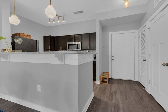 Building Photo - 414 Rosedale Ave