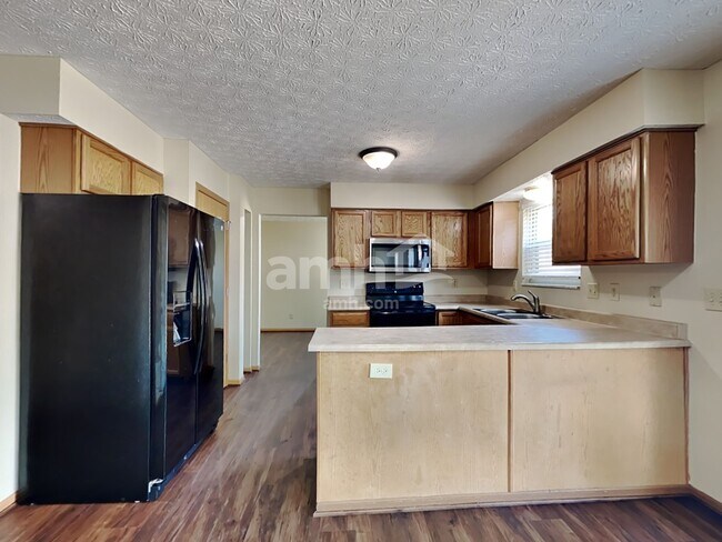 Building Photo - 2661 Hardwood Ave