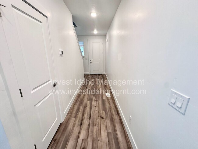 Building Photo - Luxury Townhome available now!