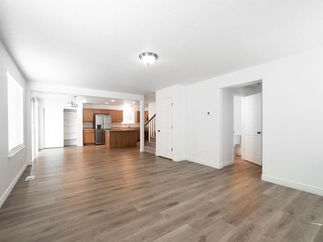 Building Photo - 4 Bedroom - 2.5 Bathroom House in Provo