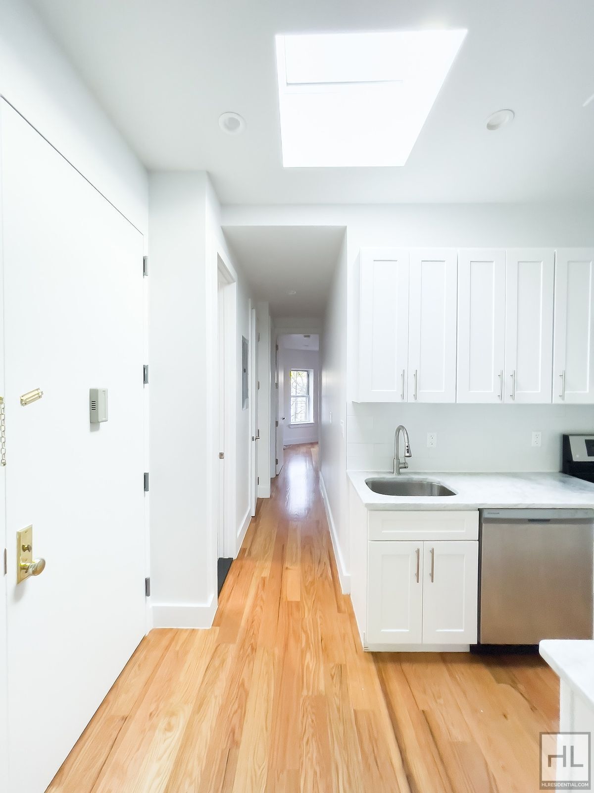 Building Photo - CROWN HEIGHTS / Amazing Sunlit 3-Bed 2-Bath