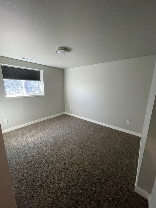 Building Photo - ~Applications Pending~ Newer 4 Bed, 3 Bath, 3 Car Garage Home for Rent