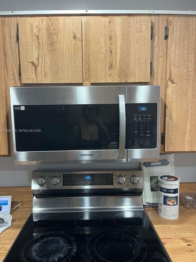 Building Photo - 9787 Riverside Dr