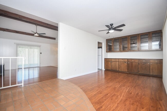 Building Photo - 2515 Valleyfield Dr