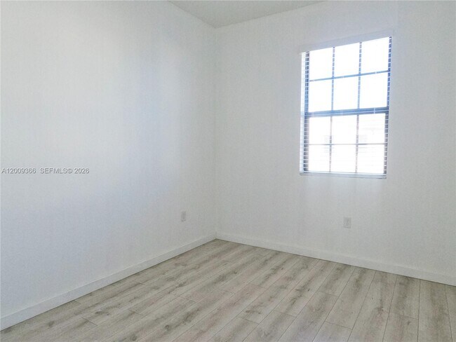 Building Photo - 1167 SW 7th Ct