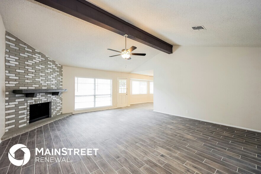 Building Photo - 9501 Chelmsford Dr