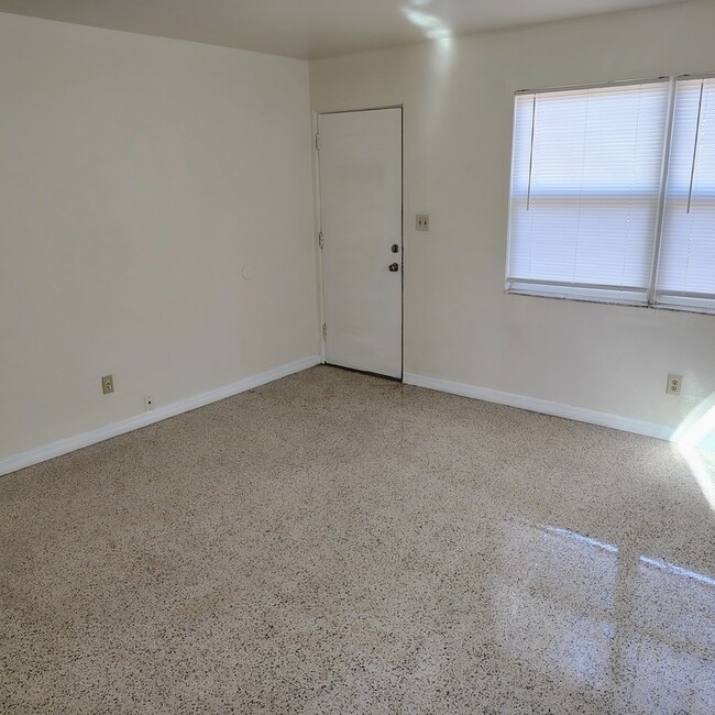 Building Photo - 3826 14th Ave S