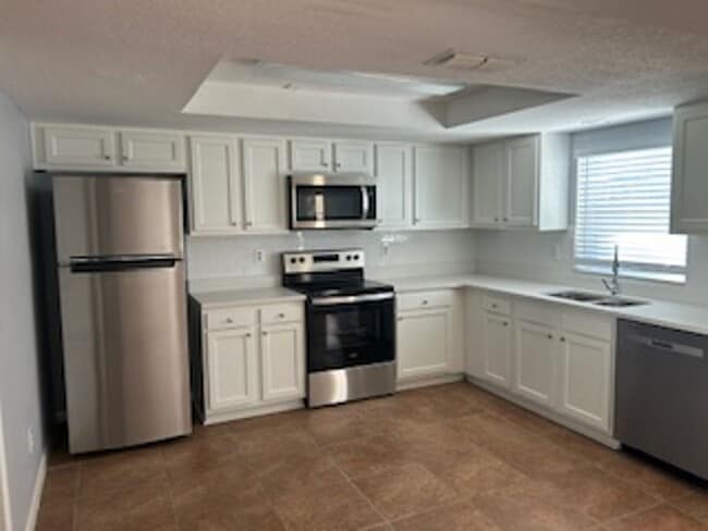 Building Photo - Beautiful 3/2 Available now!