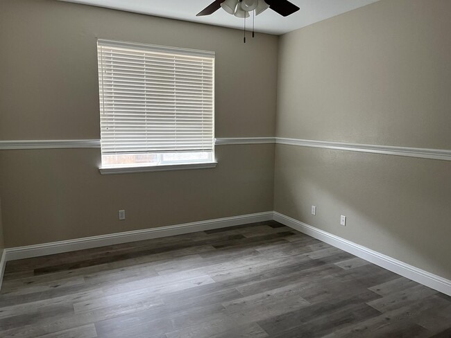 Building Photo - 220 Sorrel Ct