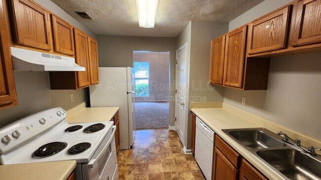 Building Photo - 5749 Strathmoor Manor Cir