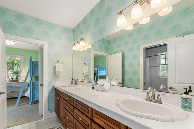 Building Photo - 681 Ocean Palm Way