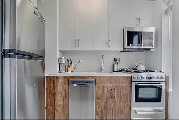 Primary Photo - 161 W 16th St