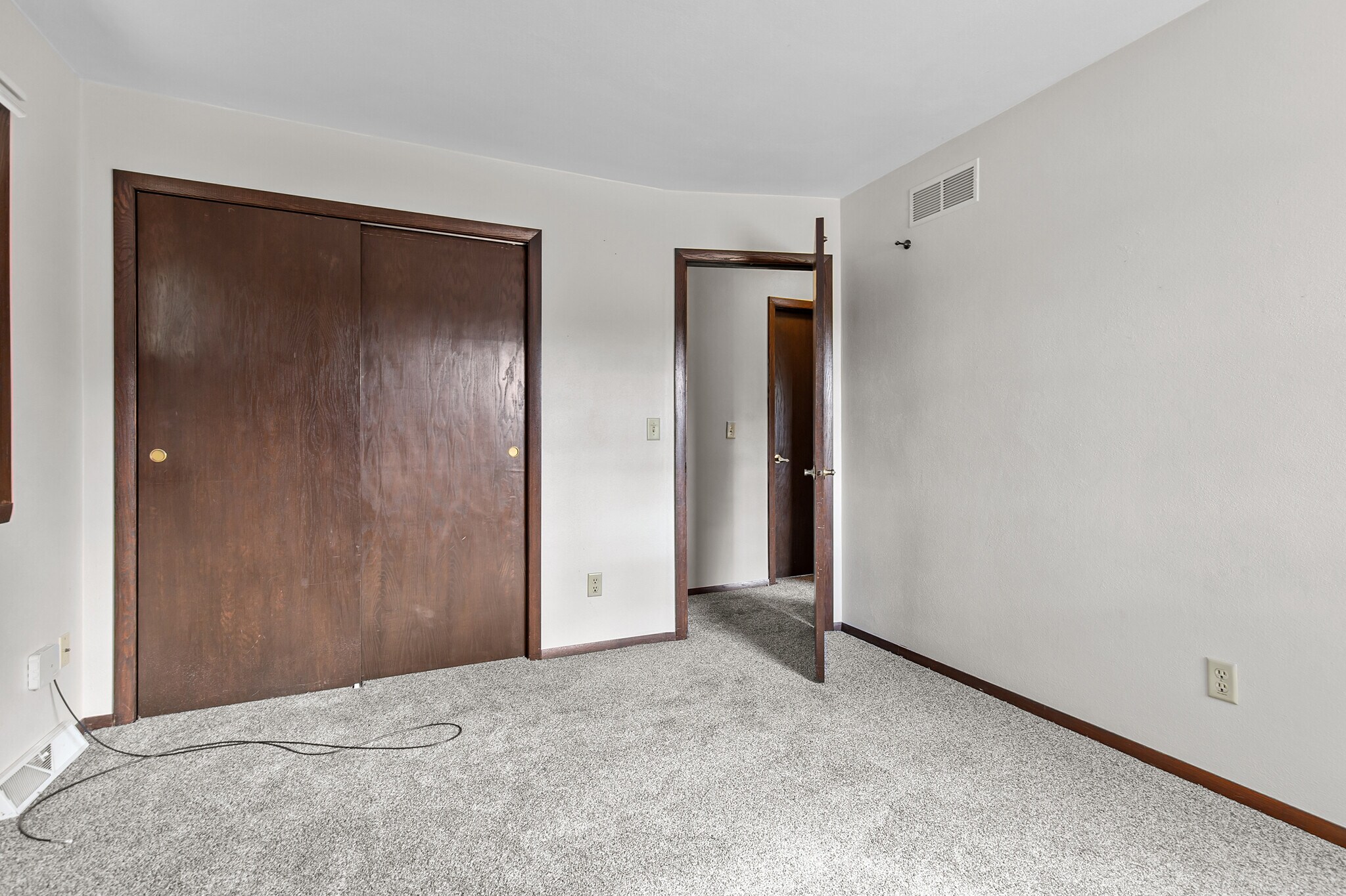 Bedroom 2 - 1140 S Bluemound Dr