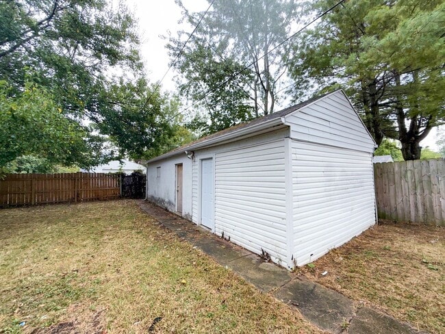 Building Photo - 3 Bed Home in Waverly with Modern Charm, G...