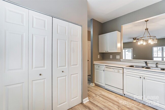 Building Photo - 6429 Mallard View Ln