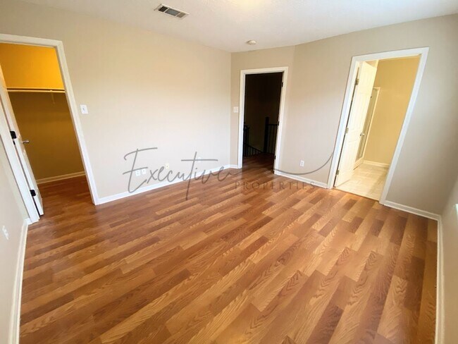 Building Photo - 2-Bed, 2.5-Bath Townhouse – Walk to McNeese State University!
