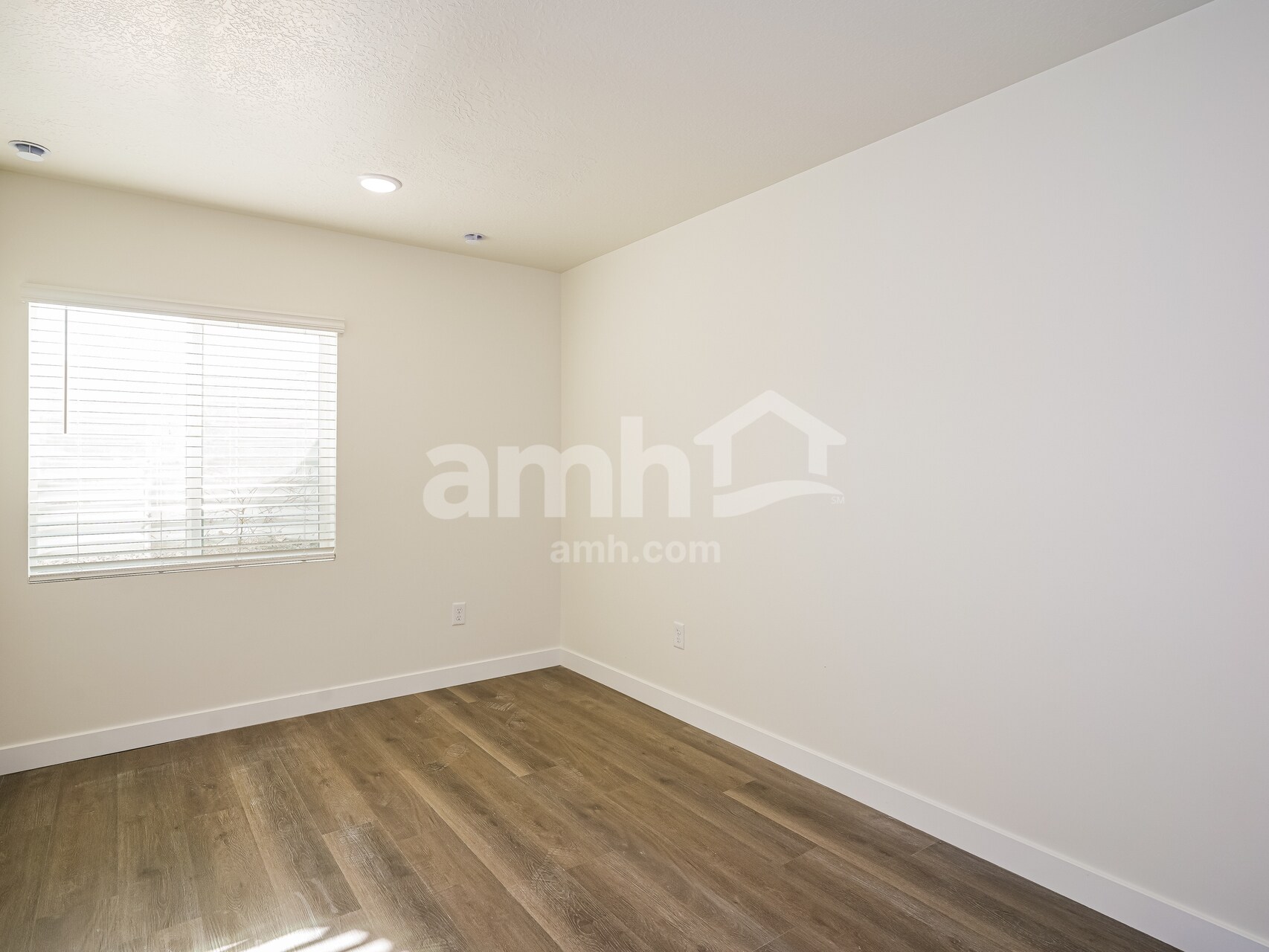 Building Photo - 1432 W Mahogany St