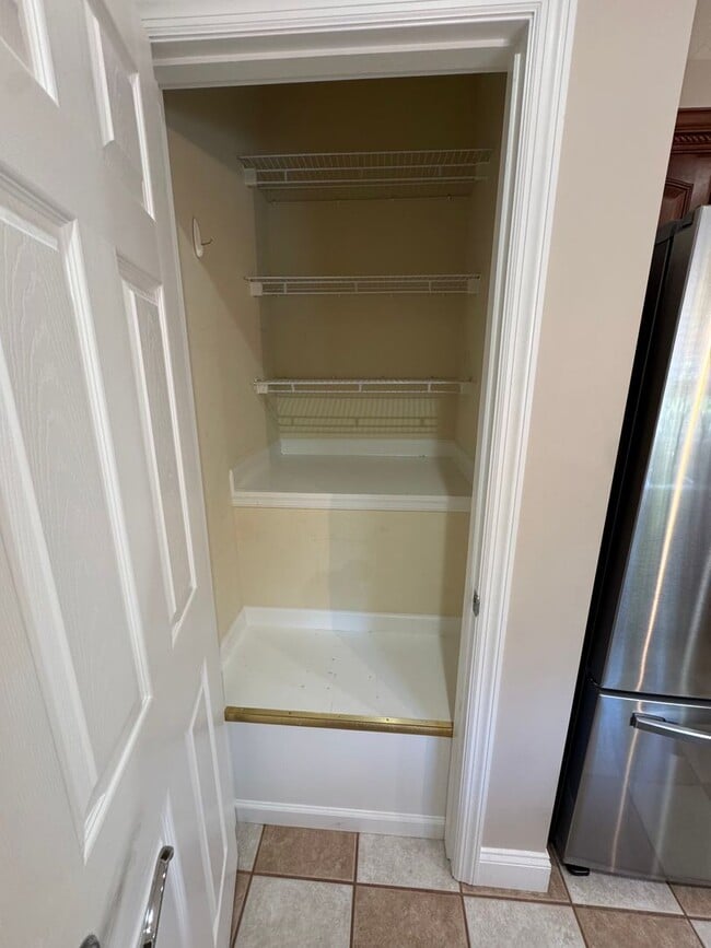 Building Photo - 2 Bed 2 full and 2 1/2 Bath- Imperial PA
