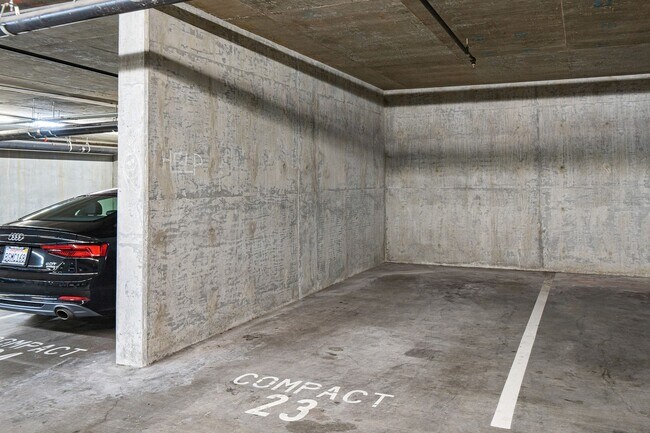 Building Photo - South Beach: Unfurnished 2-Story Condo nea...